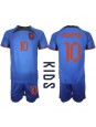 Otroški Nogometna dresi replika Nizozemska Memphis Depay #10 Gostujoči SP 2022 Kratek rokav (+ hlače)
